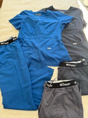 Grey's Anatomy Blue, Charcoal & Light Gray Scrub Set by Barco